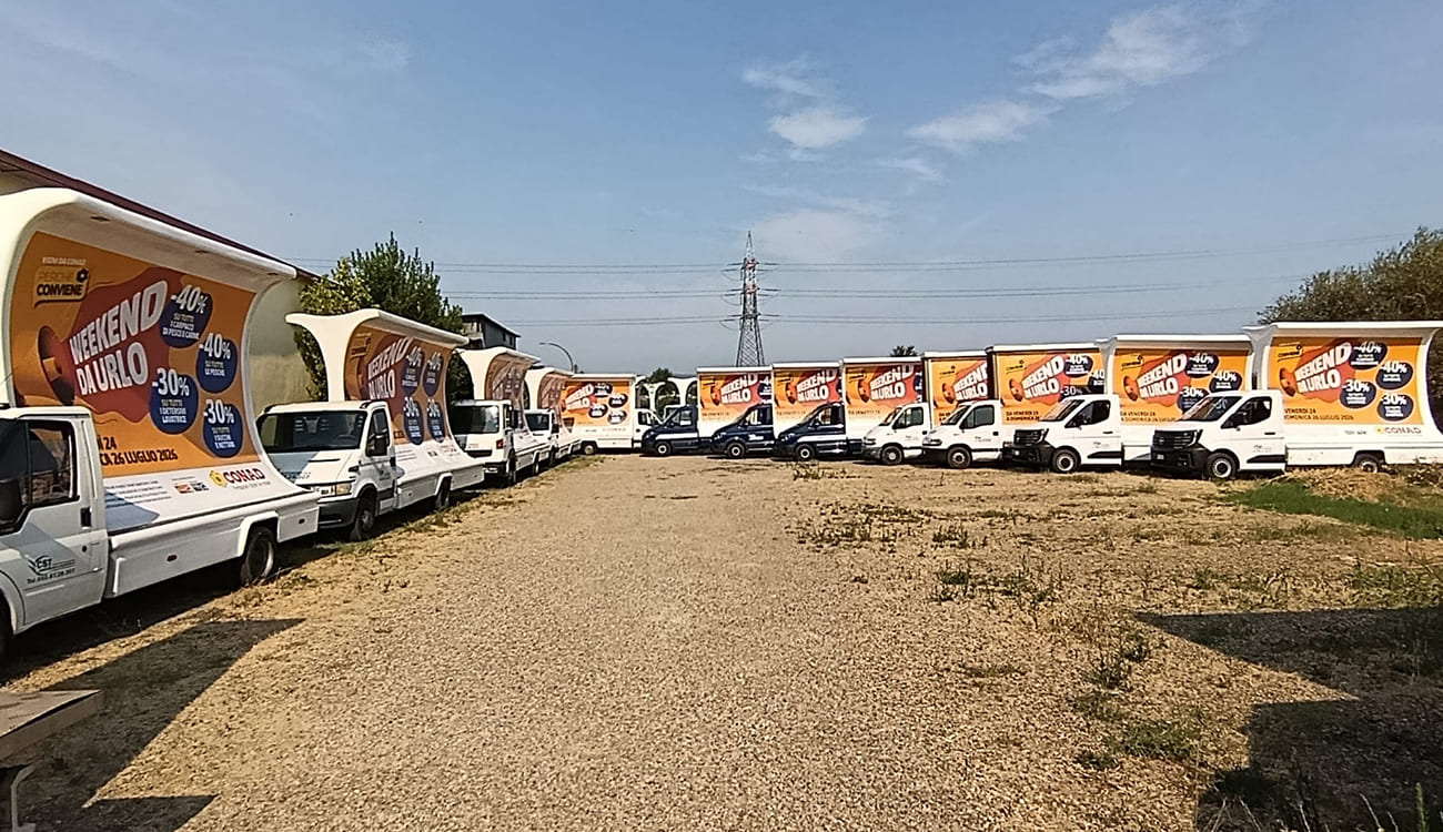 47 camion vela pubblicitari CST in Toscana per il "weekend da urlo" CONAD