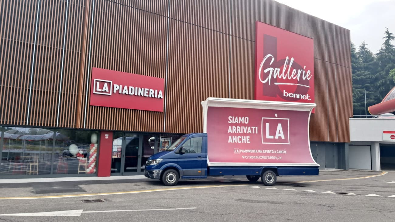 vele mobili pubblicitarie CST a CANTU' per La Piadineria
